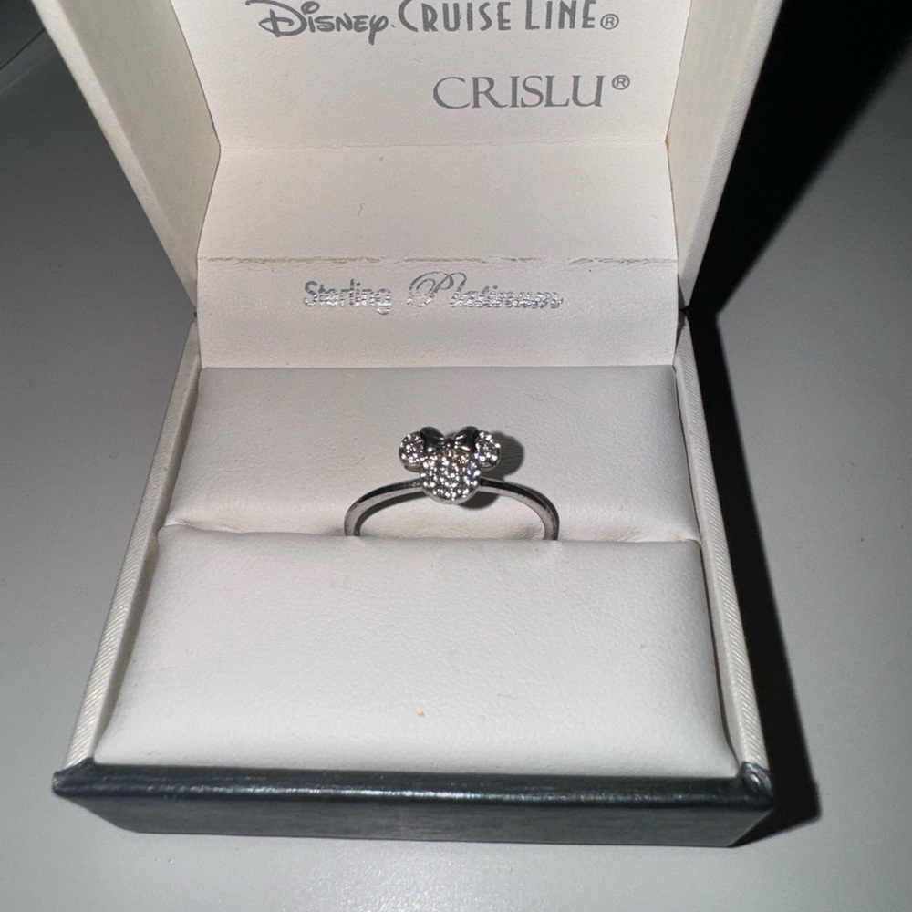 Sterling silver Minnie Mouse ring